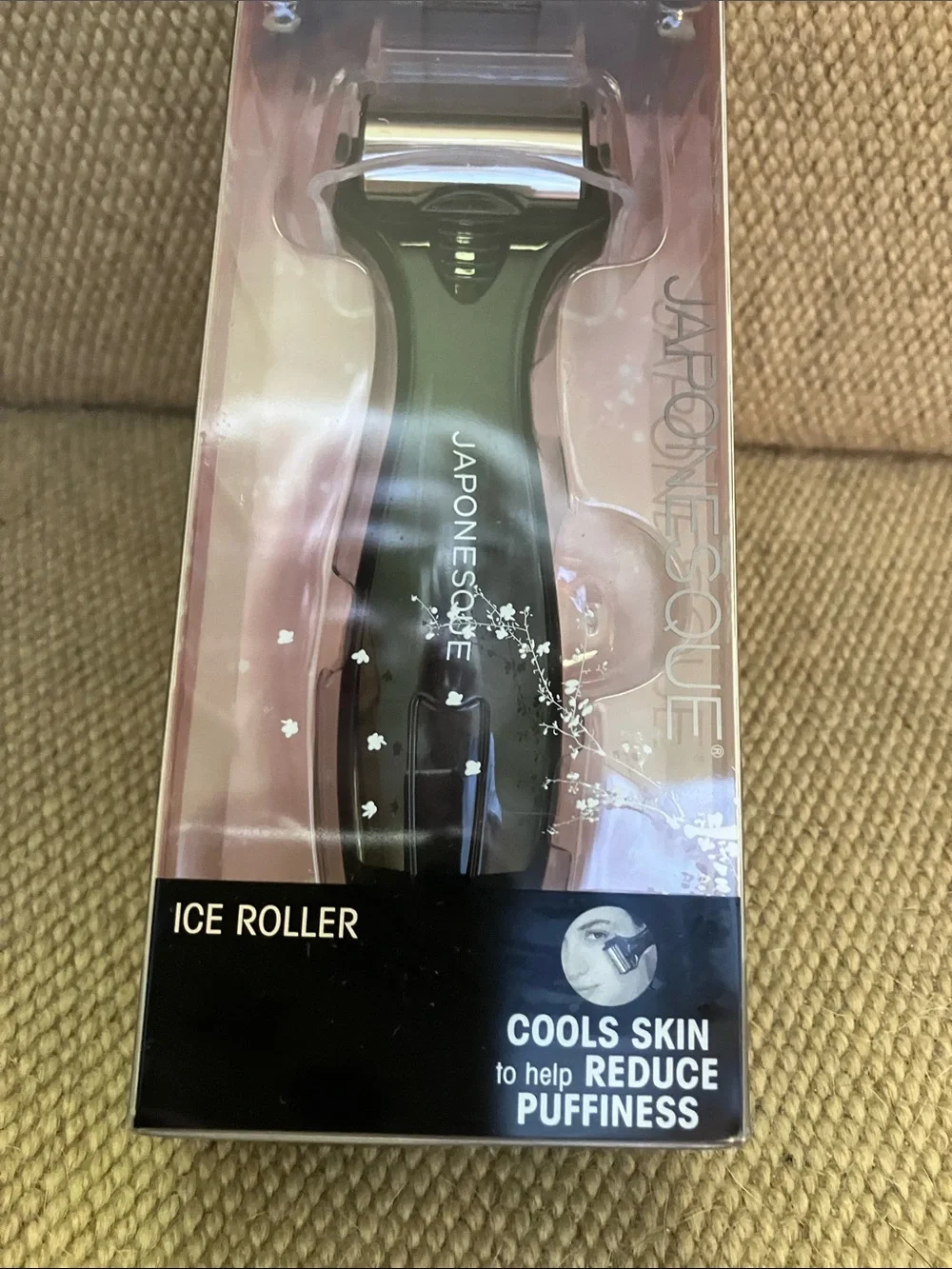 JAPONESQUE Black Ice Roller for Cooling & Puffiness Relief